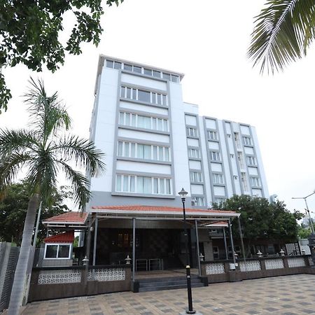 Hotel Minas Manor à Tiruchirappalli Extérieur photo
