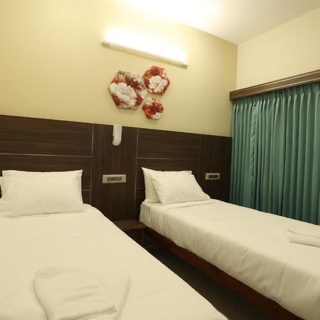 Hotel Minas Manor à Tiruchirappalli Extérieur photo