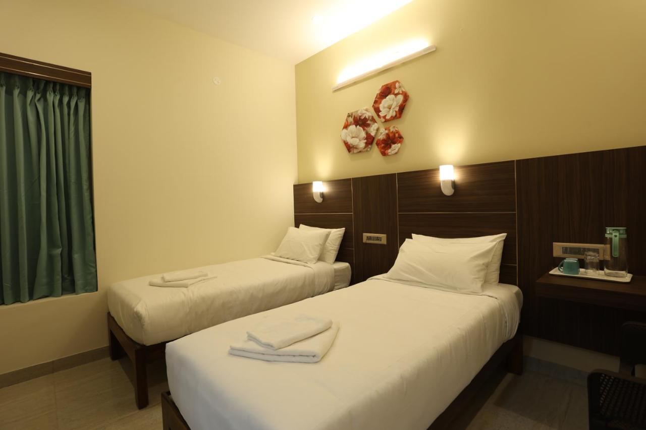 Hotel Minas Manor à Tiruchirappalli Extérieur photo
