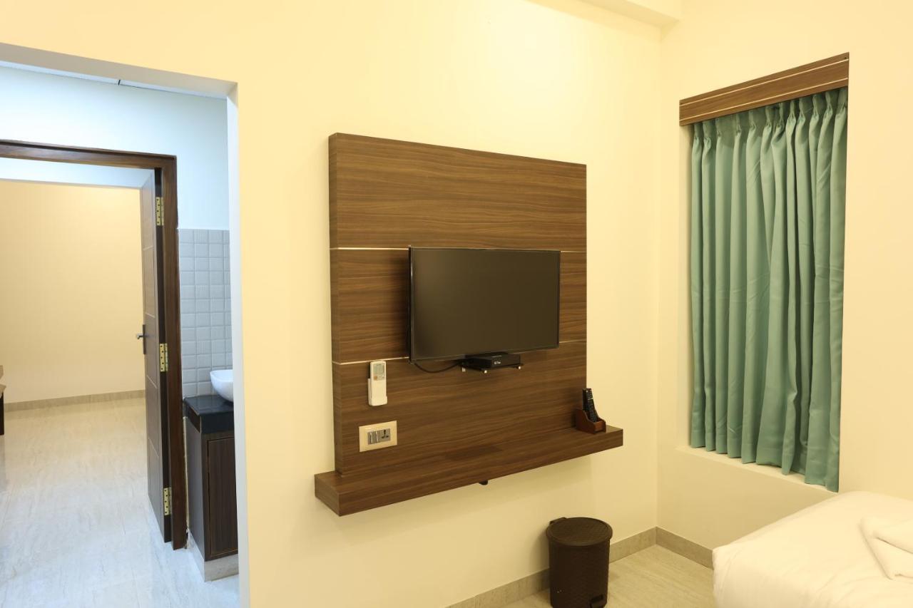 Hotel Minas Manor à Tiruchirappalli Extérieur photo