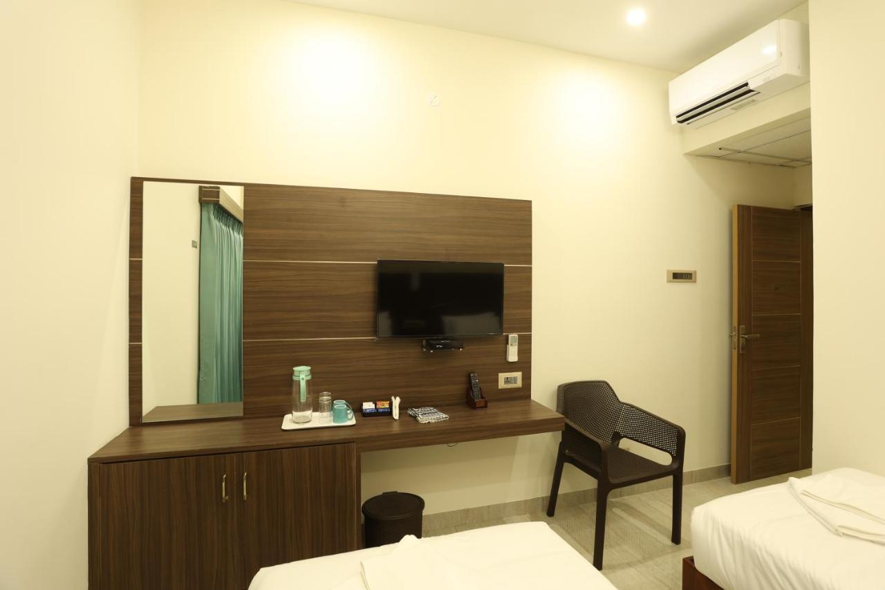 Hotel Minas Manor à Tiruchirappalli Extérieur photo
