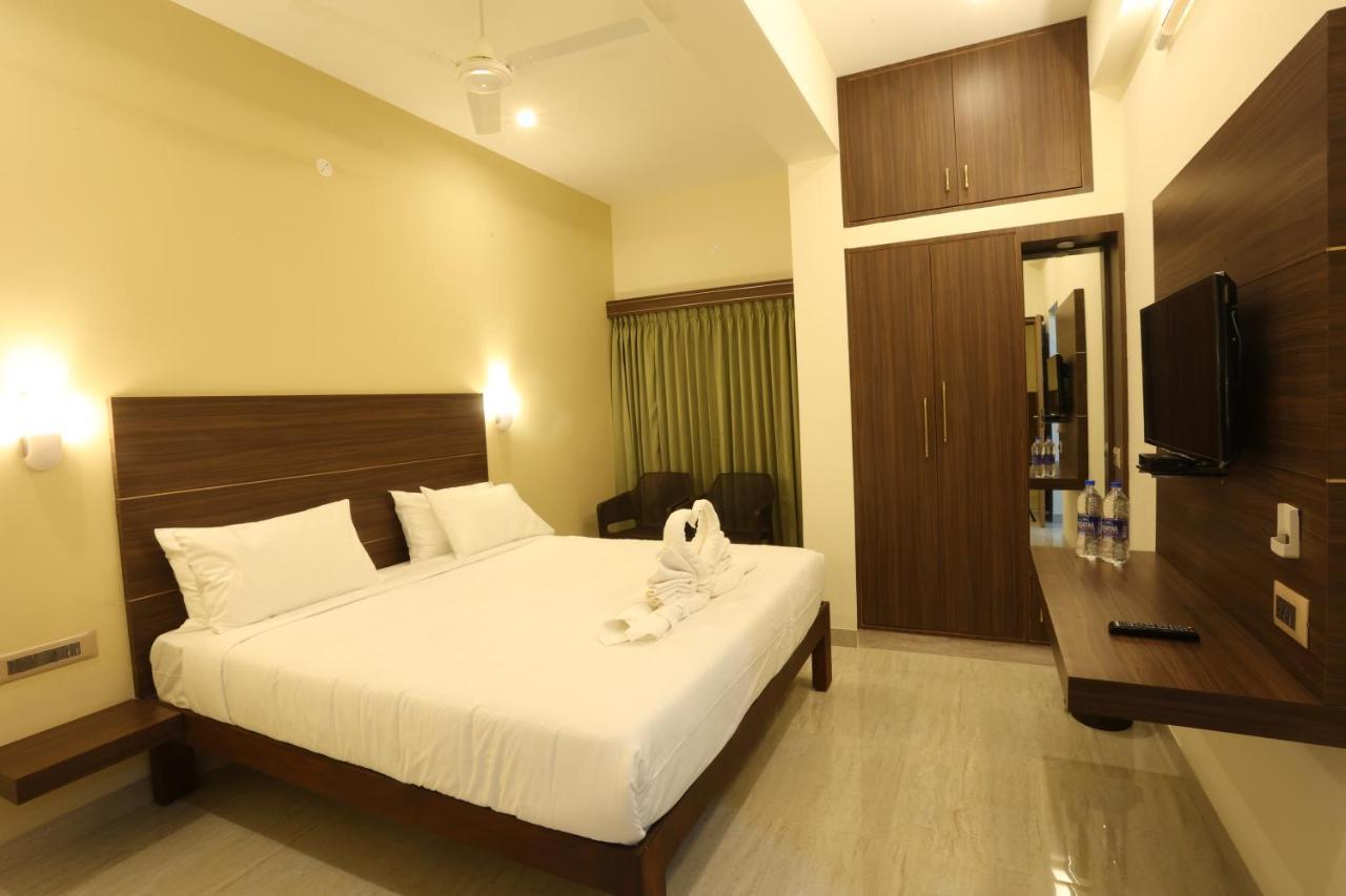 Hotel Minas Manor à Tiruchirappalli Extérieur photo