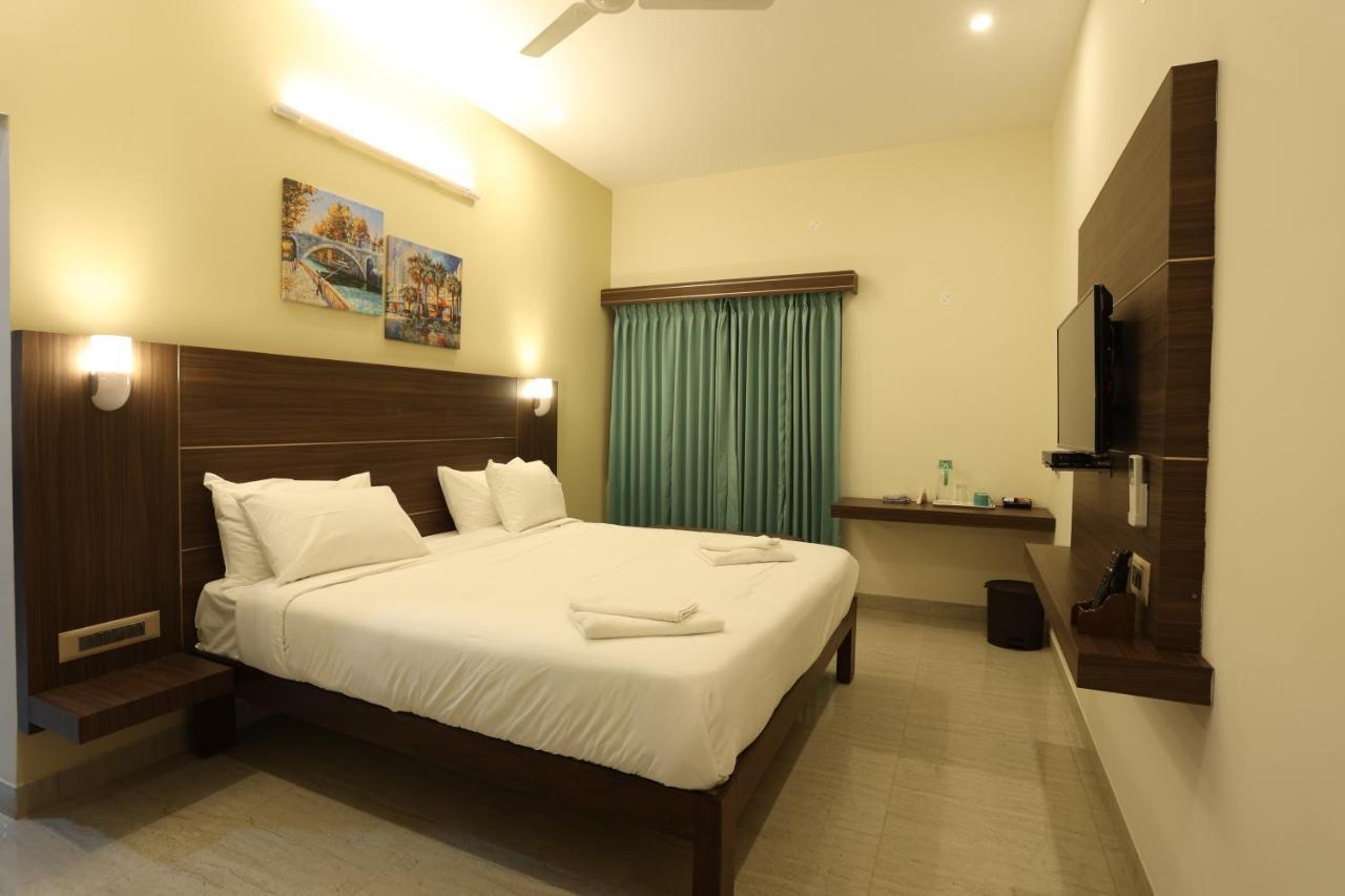 Hotel Minas Manor à Tiruchirappalli Extérieur photo