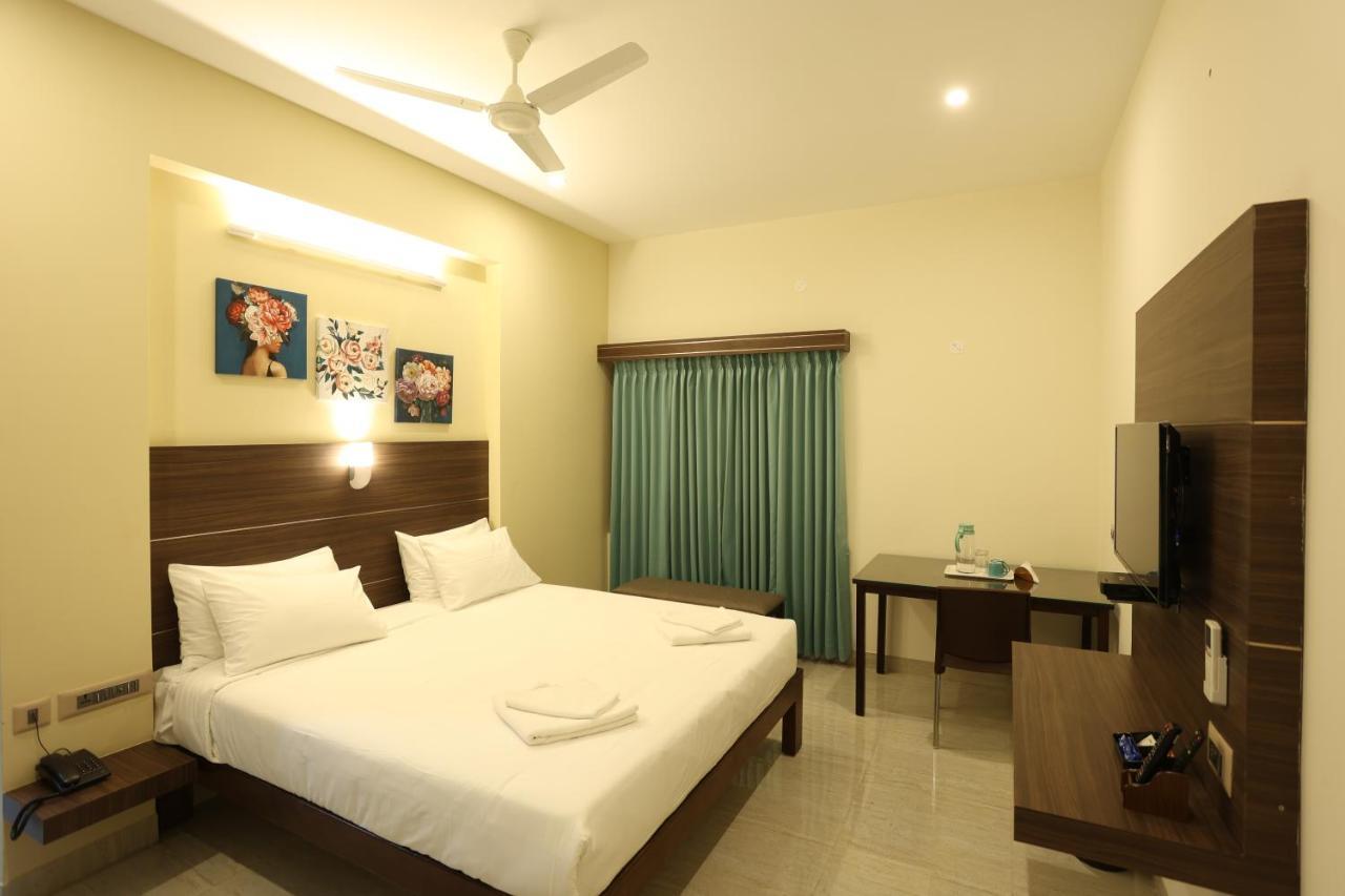 Hotel Minas Manor à Tiruchirappalli Extérieur photo