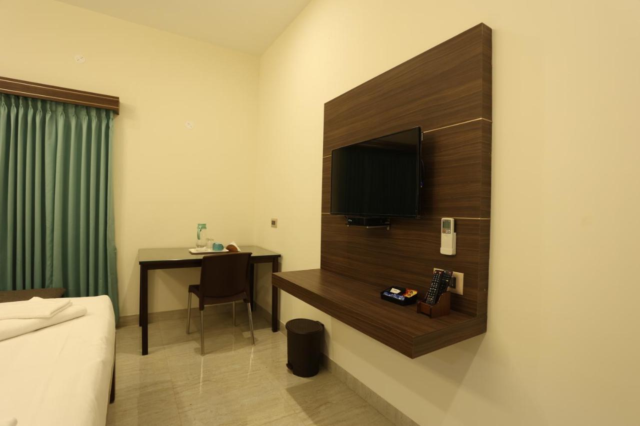 Hotel Minas Manor à Tiruchirappalli Extérieur photo