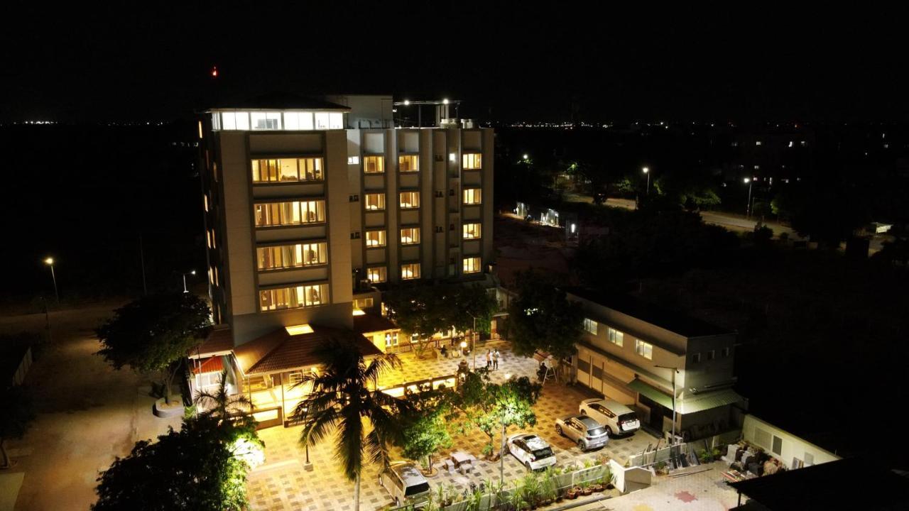 Hotel Minas Manor à Tiruchirappalli Extérieur photo