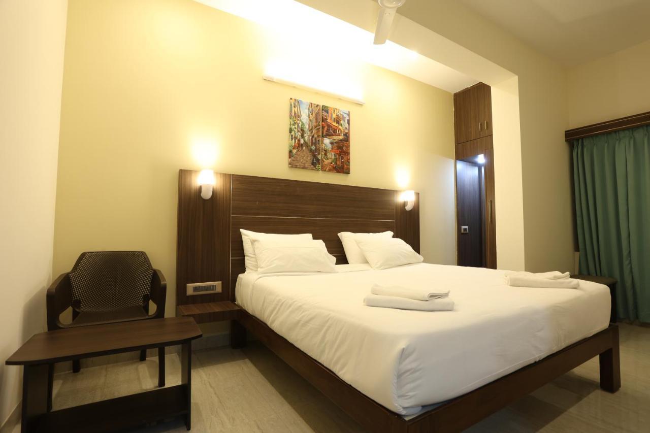 Hotel Minas Manor à Tiruchirappalli Extérieur photo