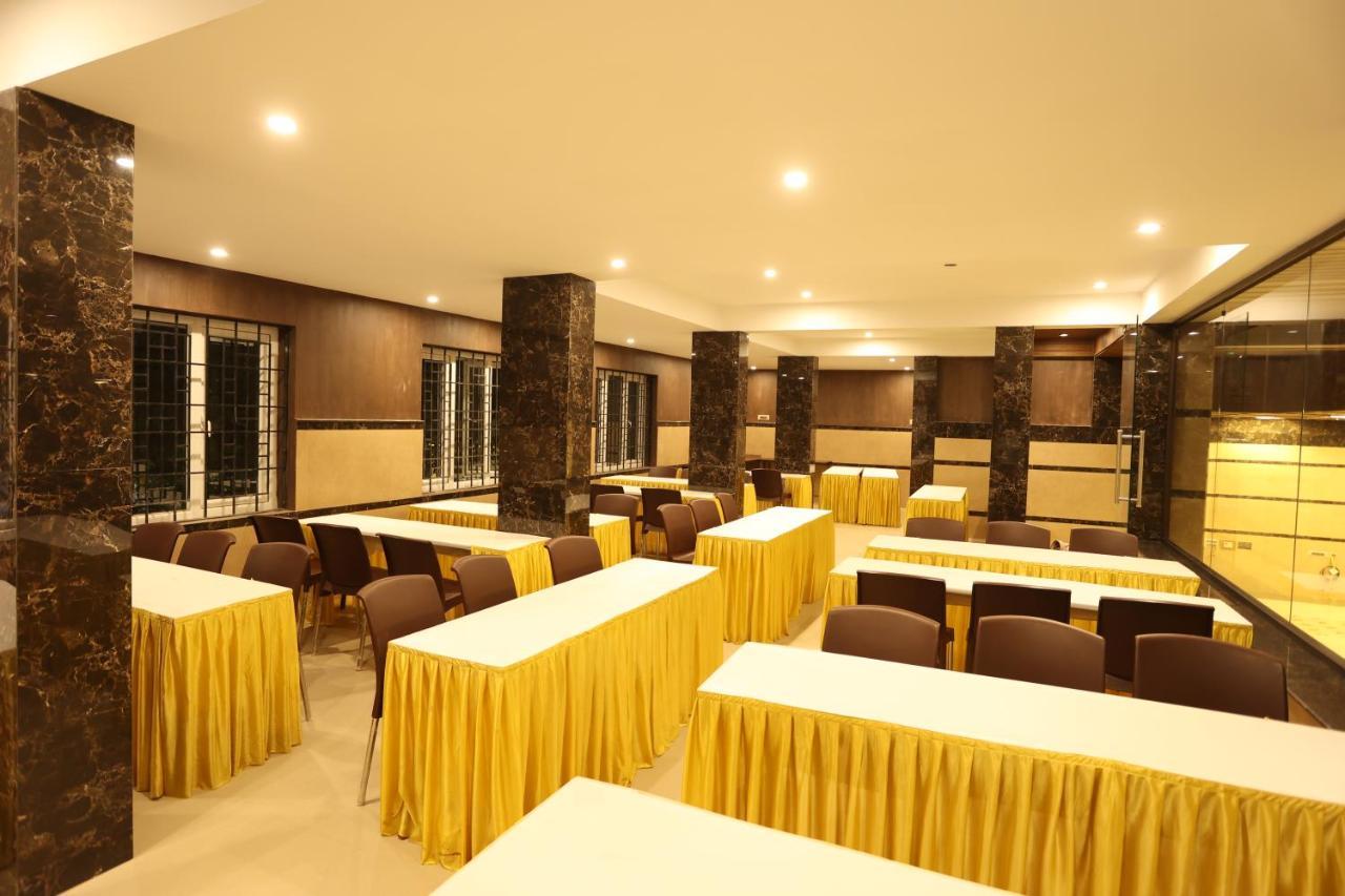 Hotel Minas Manor à Tiruchirappalli Extérieur photo