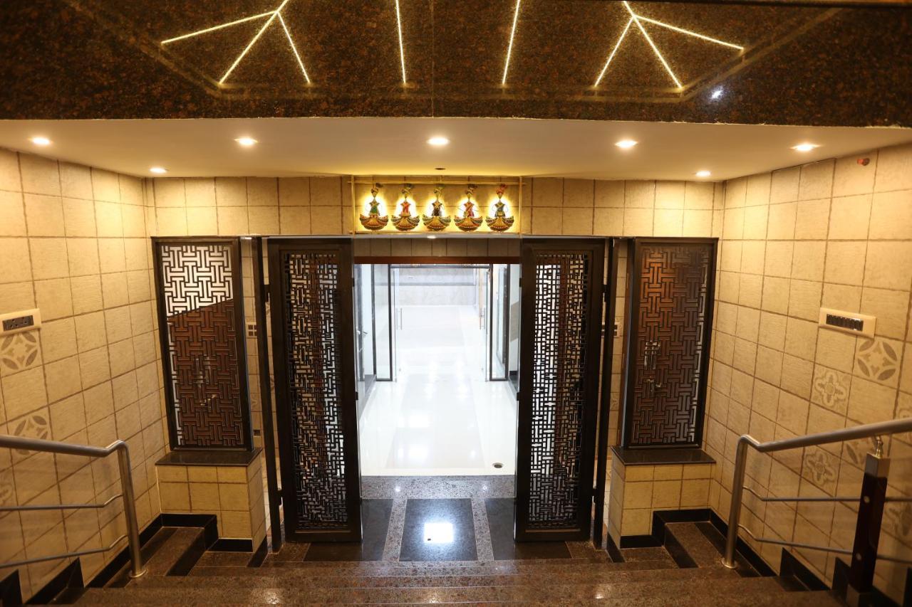 Hotel Minas Manor à Tiruchirappalli Extérieur photo