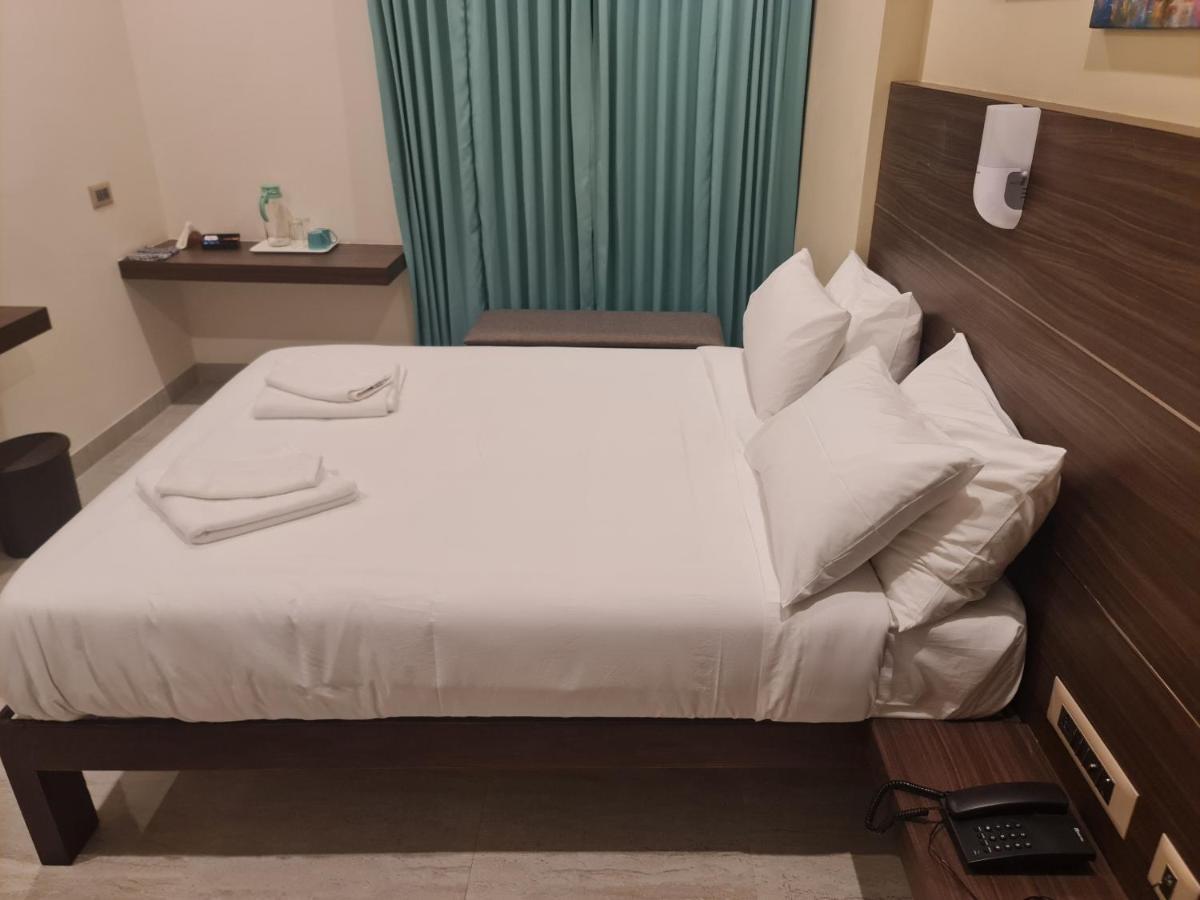 Hotel Minas Manor à Tiruchirappalli Extérieur photo